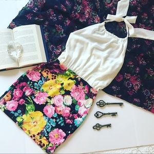 ❌ SOLD ❌ 🌸 AGGIE 🌸 Floral Halter Dress